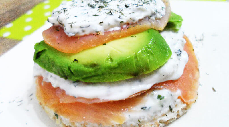 Toast Saumon Avocat Aneth et Fromage frais Toast réveillon